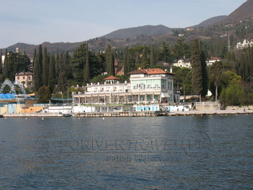 Restaurant on shore, Garda